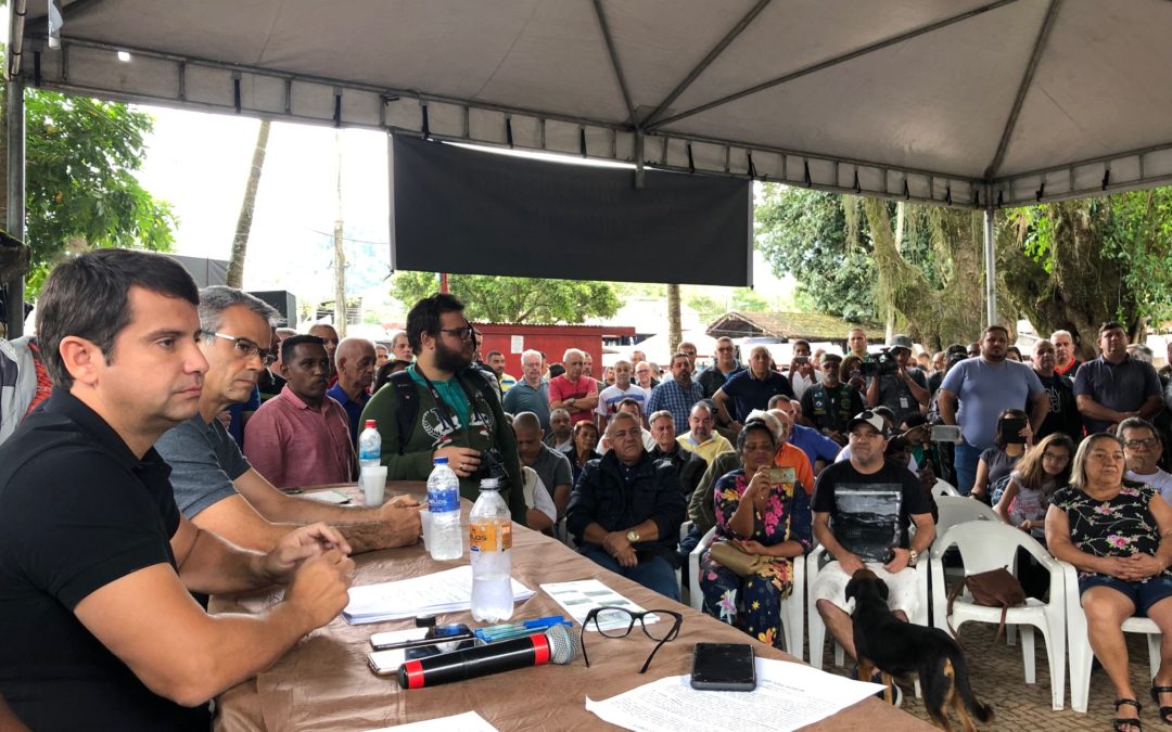 Tinguá debate destino da reserva em praça pública