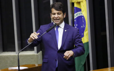 Câmara e Senado aprovam equiparação de salários para médicos federais