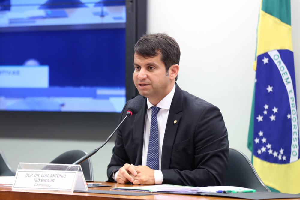 Comissão do coronavírus propõe e aprova importantes projetos de combate à doença