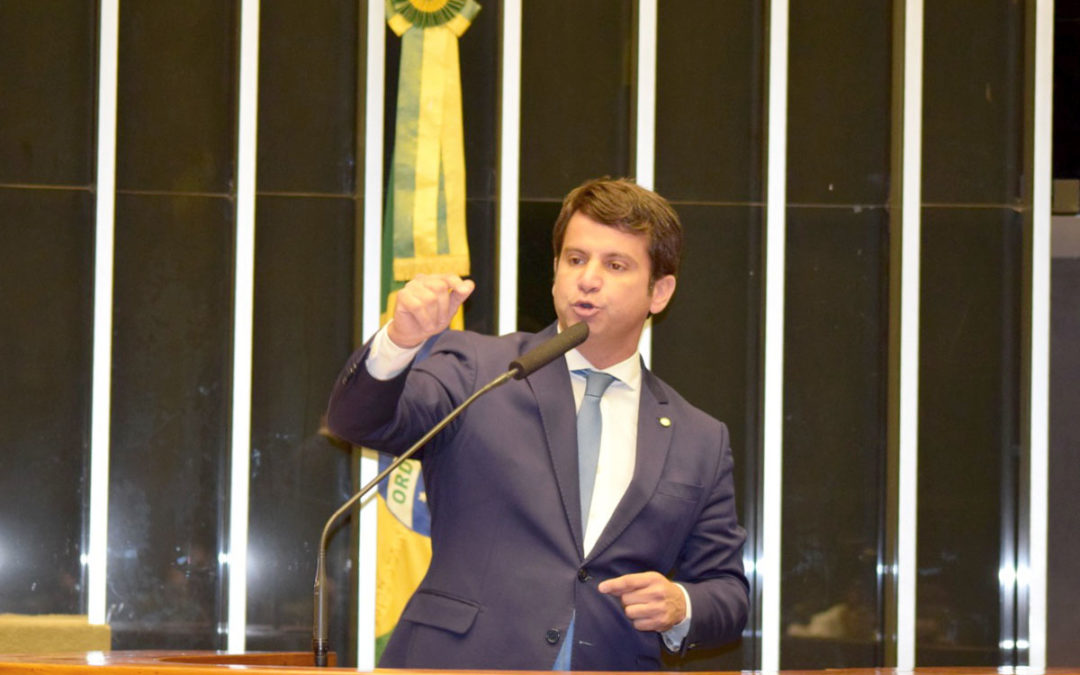 Deputados aprovam pedido para suspender exportação de máscaras 