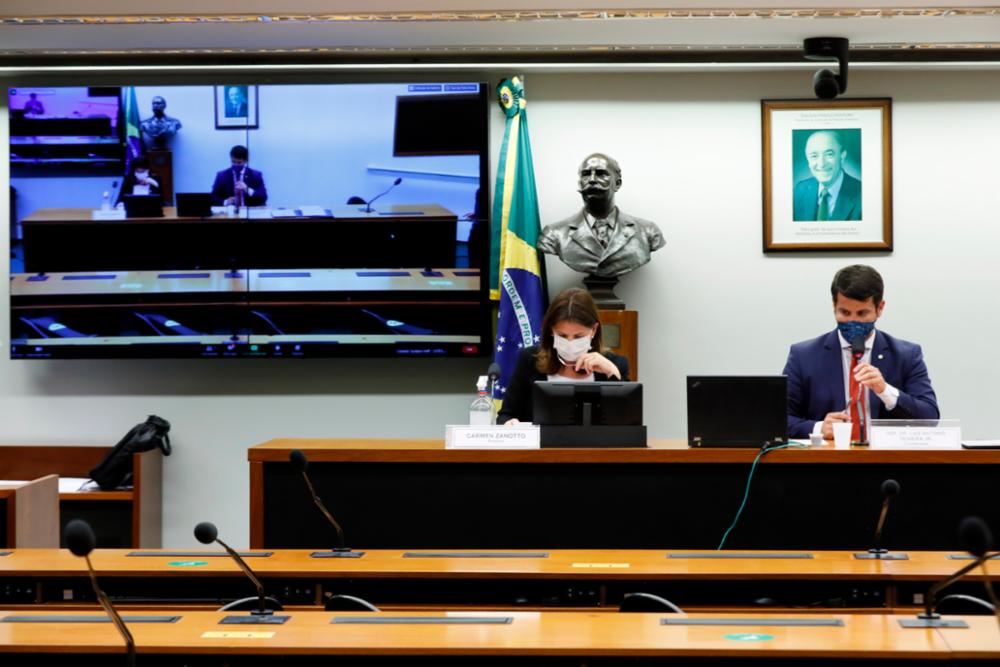 Parlamentares e médicos defendem reajuste anual de bolsas de residência