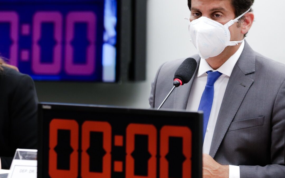 Debatedores defendem ajuda da tecnologia para combater coronavírus