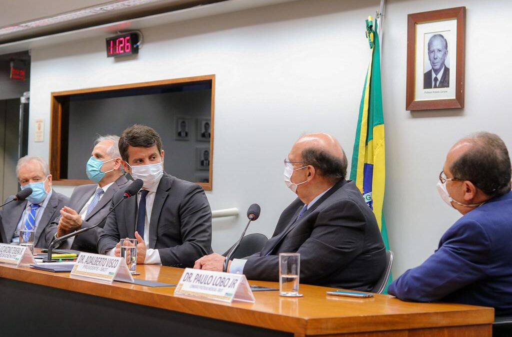 Dr. Luizinho homenageia ortopedistas com audiência pública na Câmara dos Deputados e faz balanço de ações em favor da categoria