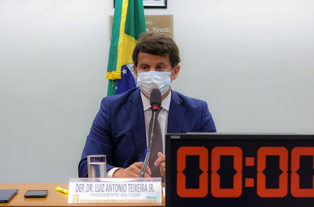 Presidente da Comissão Externa de Enfrentamento à Covid propõe exigência de comprovante de vacina ou exame negativo para quem entrar no Brasil automático